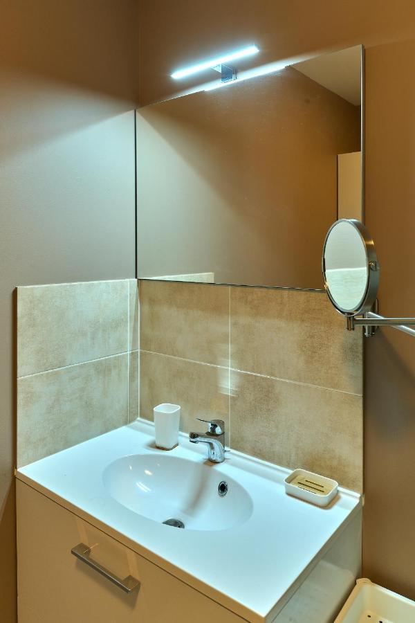נבר Le Manou, Appartement Neuf Avec Terrasse, Parking Sous-Terrain & Ascenseur By Primo C0Nciergerie מראה חיצוני תמונה